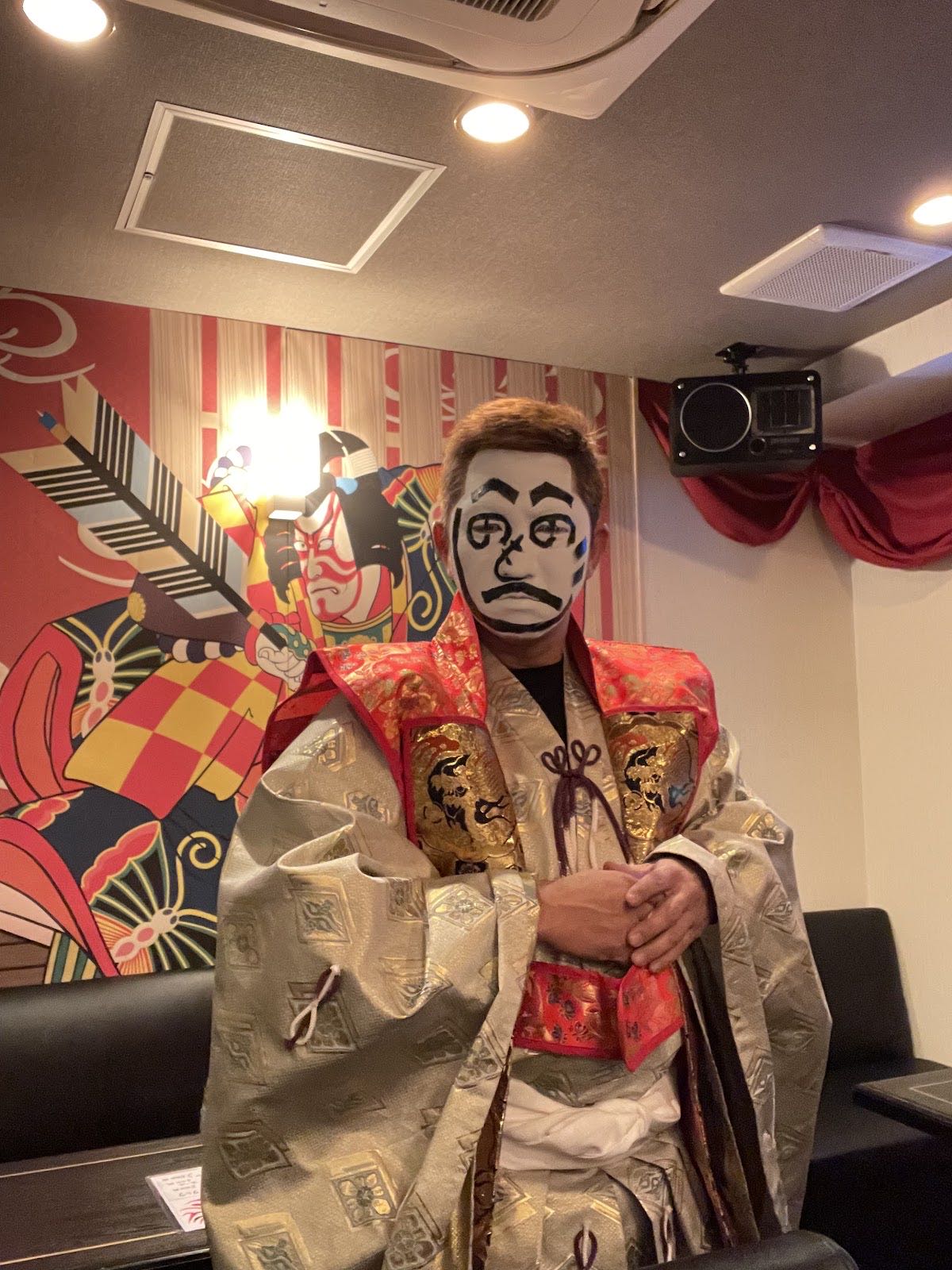 La figura de kabuki del bar
